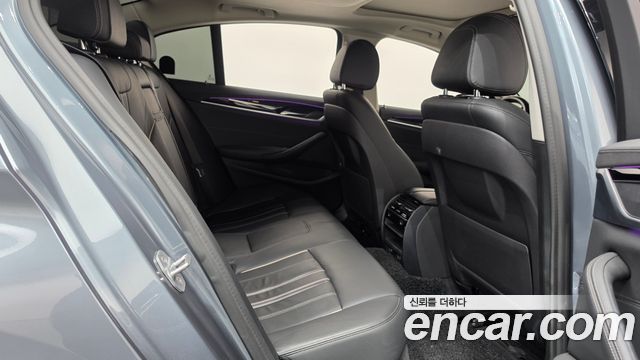BMW 5-Series 2019 — photo 17