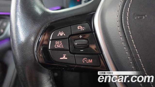 BMW 5-Series 2019 — photo 23