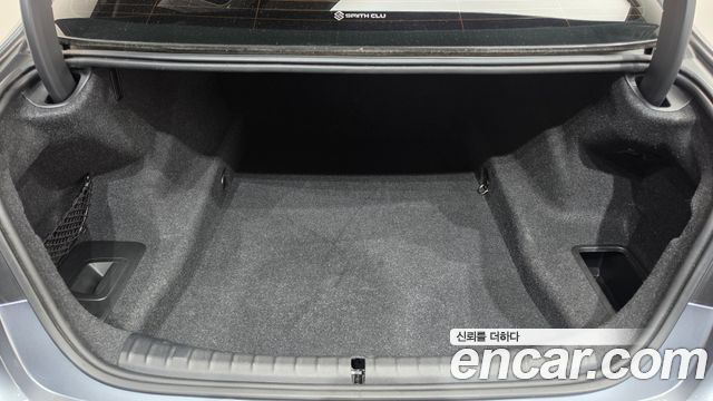 BMW 5-Series 2019 — photo 26
