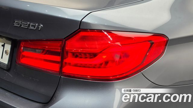 BMW 5-Series 2019 — photo 9