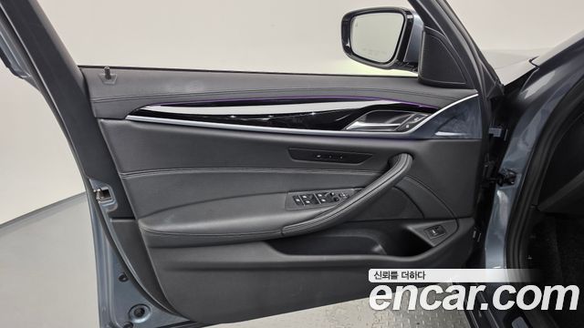 BMW 5-Series 2019 — photo 14