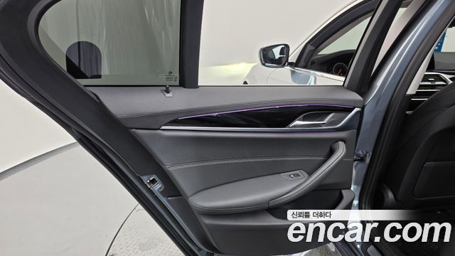 BMW 5-Series 2019 — photo 15