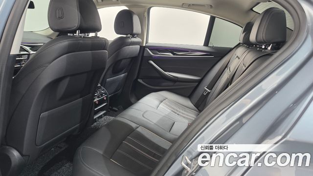 BMW 5-Series 2019 — photo 27