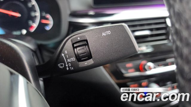 BMW 5-Series 2019 — photo 29