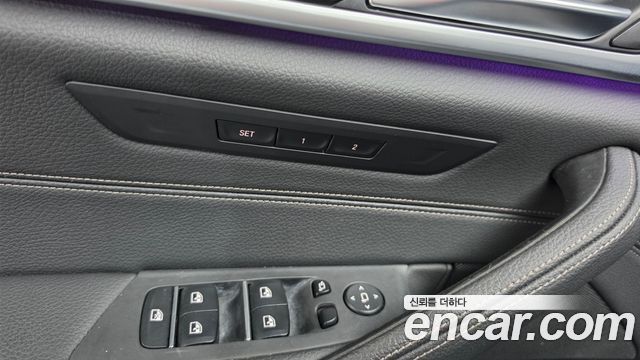 BMW 5-Series 2019 — photo 30