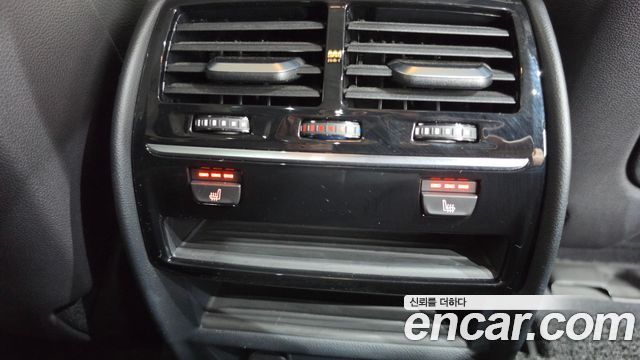 BMW 5-Series 2019 — photo 32