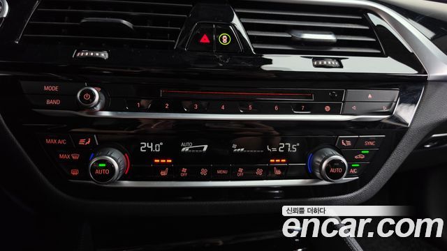 BMW 5-Series 2019 — photo 33
