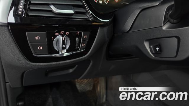 BMW 5-Series 2019 — photo 35