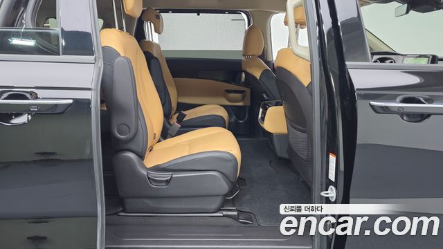 Kia Canival 2023 — photo 12
