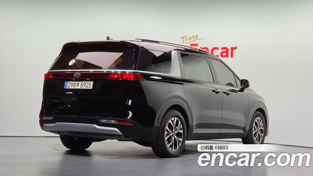 Kia Canival 2021 — photo 2