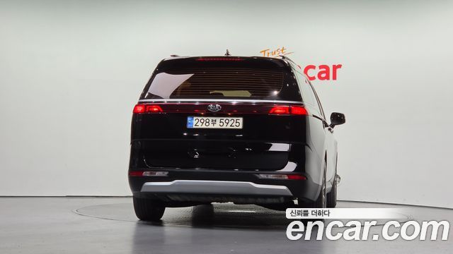 Kia Canival 2021 — photo 4