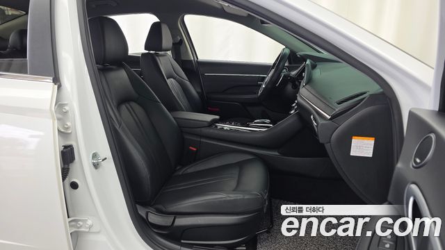 Hyundai Sonata 2022 — photo 17