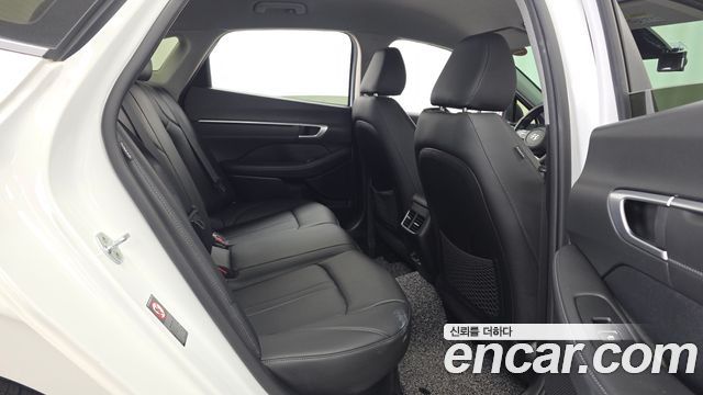 Hyundai Sonata 2022 — photo 18