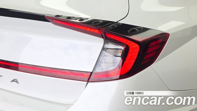 Hyundai Sonata 2022 — photo 9