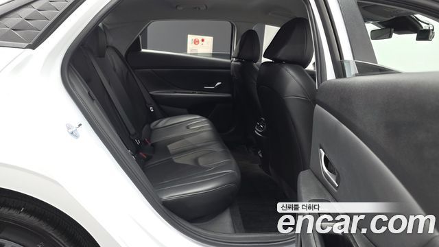 Hyundai AVANTE 2025 — photo 18