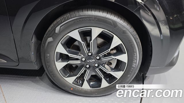 Kia Canival 2023 — photo 7