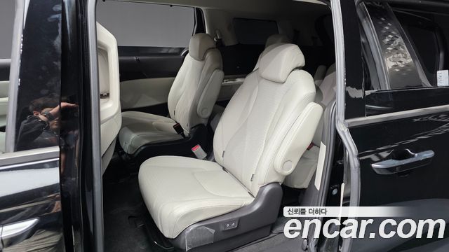 Kia Canival 2023 — photo 16