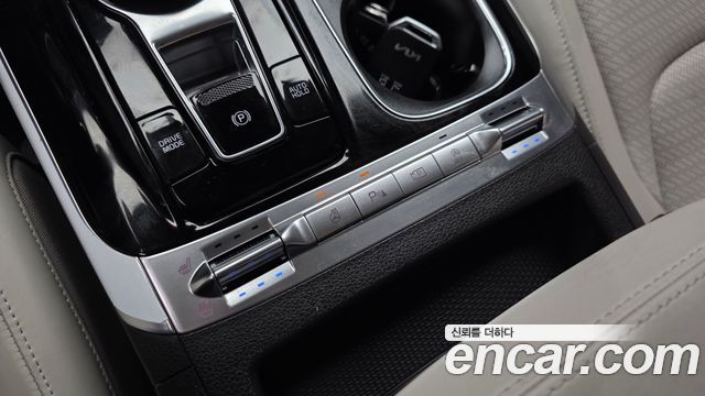 Kia Canival 2023 — photo 32