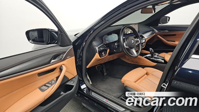 BMW 5-Series 2023 — photo 13