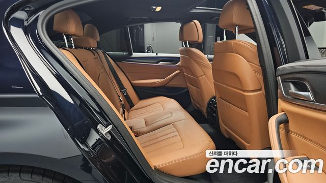 BMW 5-Series 2023 — photo 17