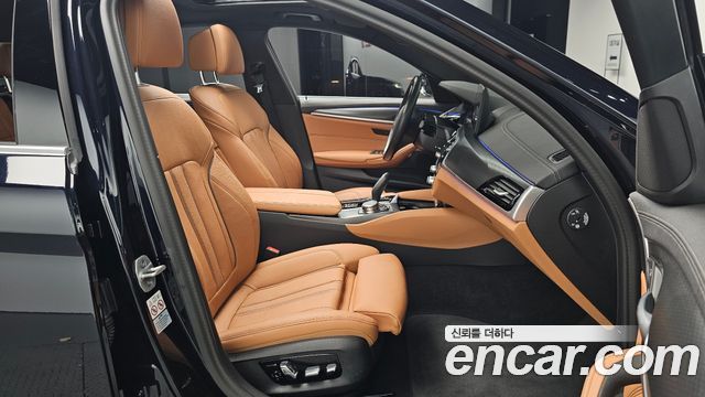BMW 5-Series 2023 — photo 18