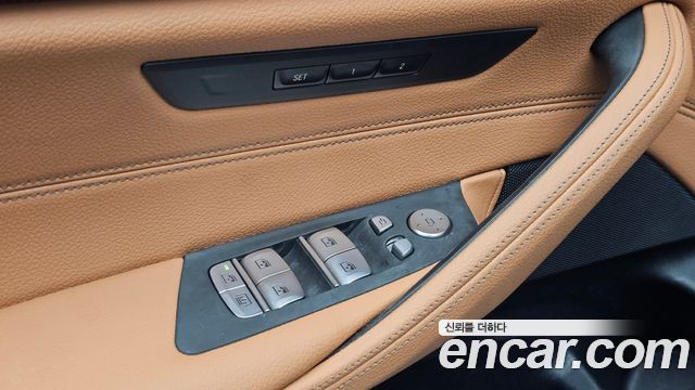 BMW 5-Series 2023 — photo 29