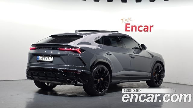 Lamborghini Urus 2021 — photo 2
