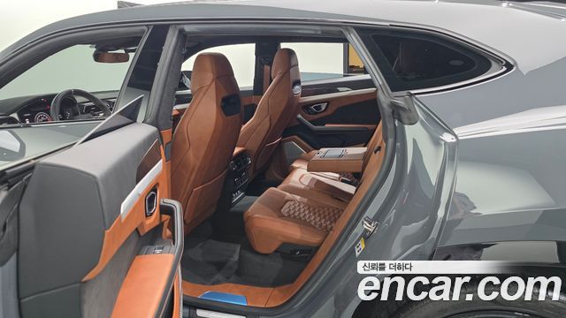Lamborghini Urus 2021 — photo 11