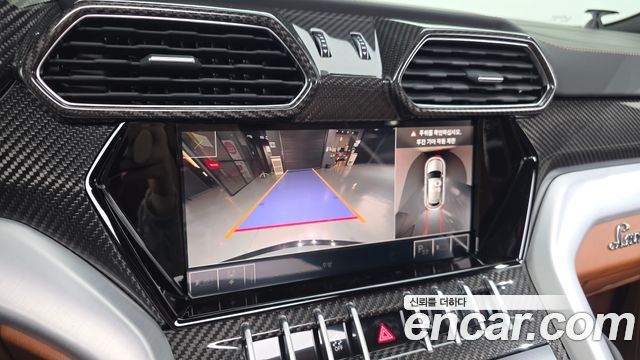 Lamborghini Urus 2021 — photo 16