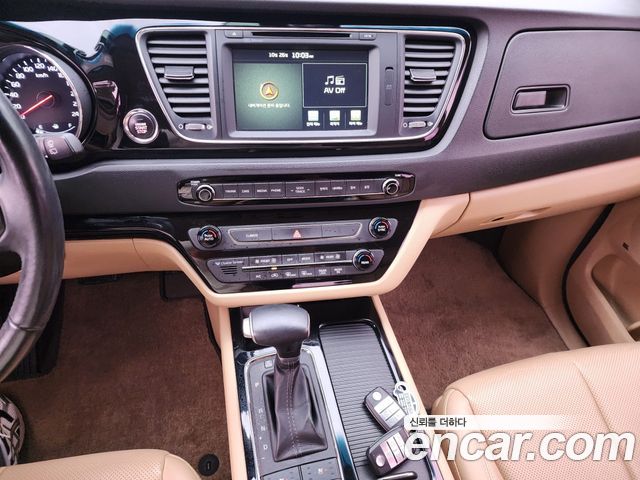 Kia Canival 2017 — photo 9