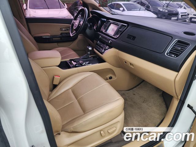 Kia Canival 2017 — photo 10