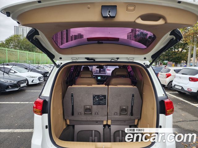 Kia Canival 2017 — photo 11
