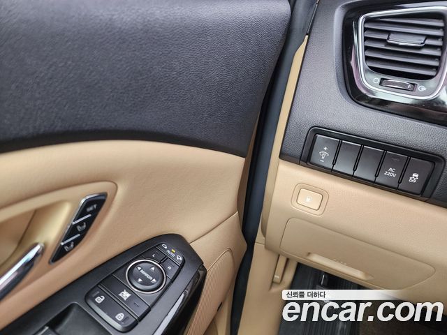Kia Canival 2017 — photo 14