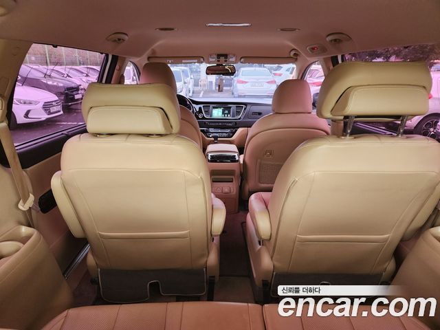 Kia Canival 2017 — photo 16