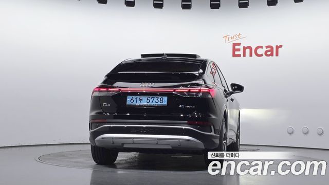 Audi Q4 e-tron 2022 — photo 4