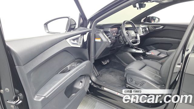Audi Q4 e-tron 2022 — photo 10