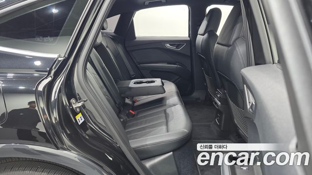 Audi Q4 e-tron 2022 — photo 11