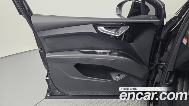 Audi Q4 e-tron 2022 — photo 20