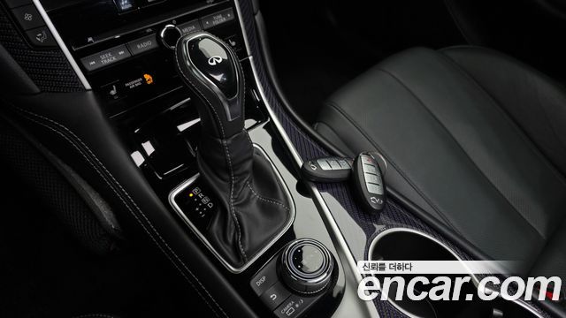 Infiniti Q60 2018 — photo 12