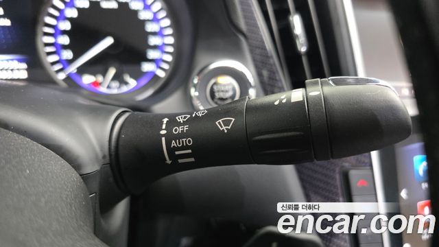 Infiniti Q60 2018 — photo 24