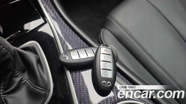 Infiniti Q60 2018 — photo 28