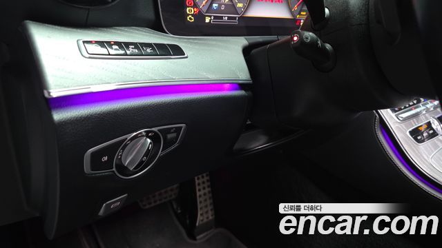 Mercedes-Benz CLS-Class 2020 — photo 25