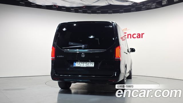 Mercedes-Benz V-Class 2021 — photo 4