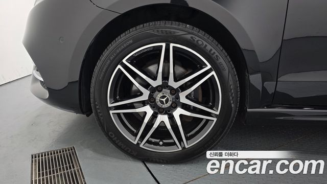Mercedes-Benz V-Class 2021 — photo 5