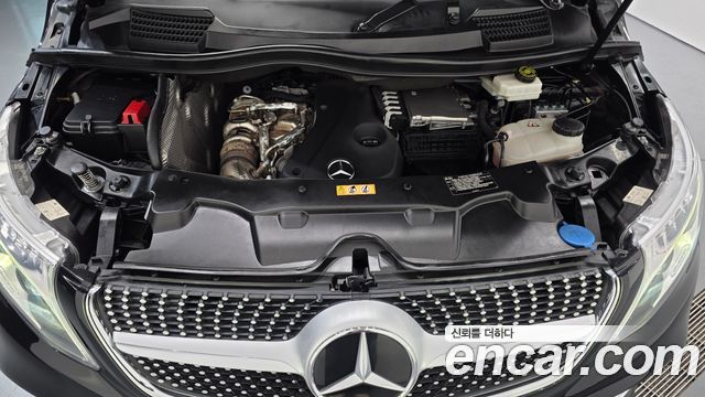 Mercedes-Benz V-Class 2021 — photo 6