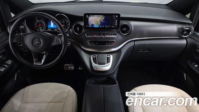 Mercedes-Benz V-Class 2021 — photo 7