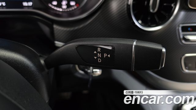 Mercedes-Benz V-Class 2021 — photo 9