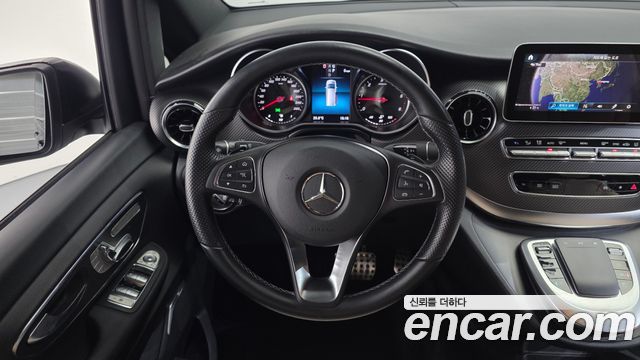 Mercedes-Benz V-Class 2021 — photo 13