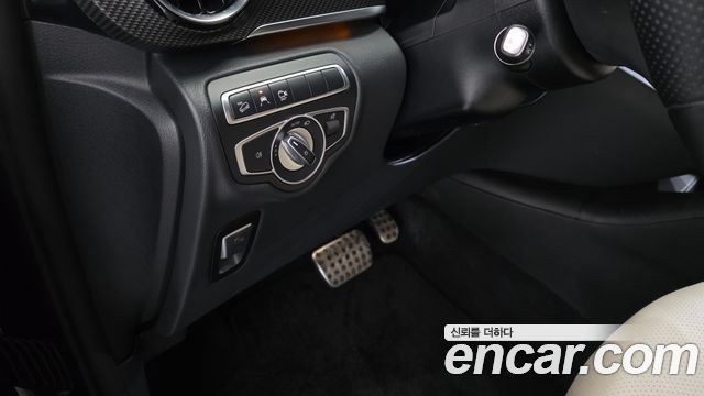 Mercedes-Benz V-Class 2021 — photo 14