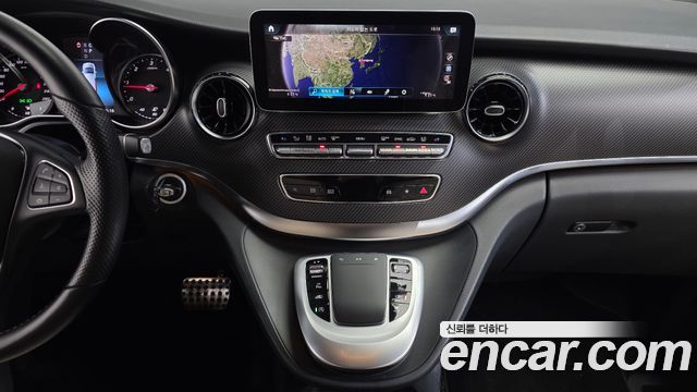 Mercedes-Benz V-Class 2021 — photo 15